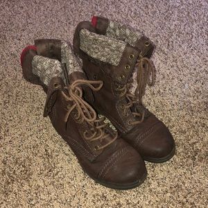 Combat boots